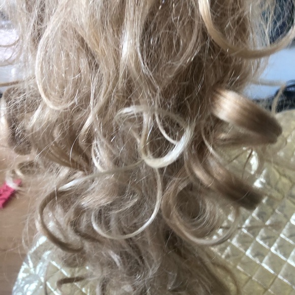 Ladies clip on blonde fall - Picture 3 of 5
